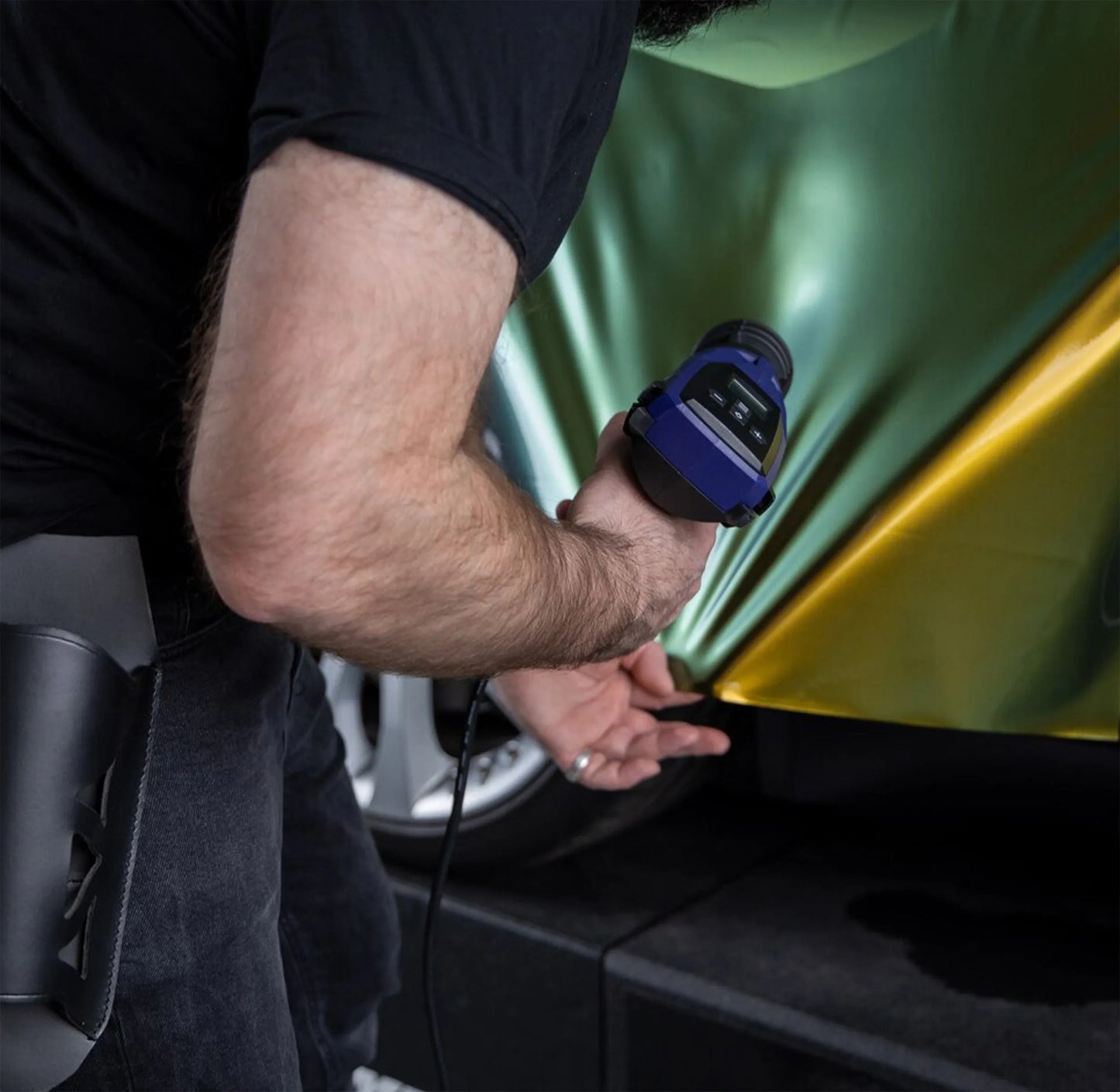 Weldy Heat Gun Car Wrap Kit - HG 530-A vinyl wrap heat gun - product in use