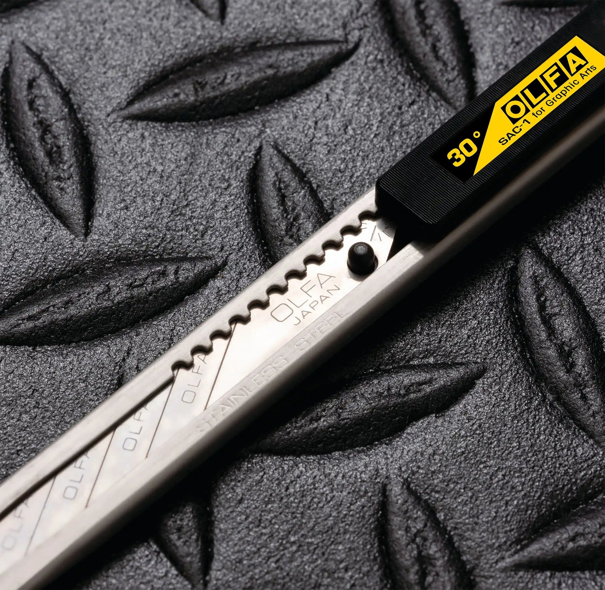 Olfa Stainless Steel Auto-Lock Knife - SAC-1 vinyl wrap cutting tool - additional view